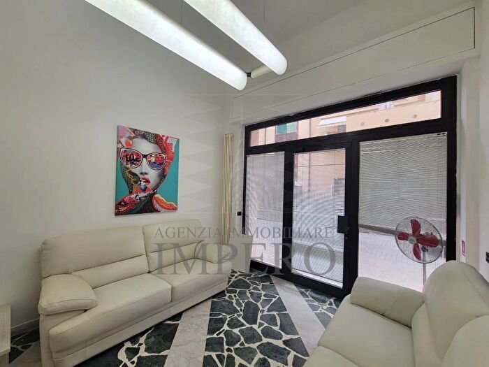 Appartamento trilocale in vendita in Via Vittorio Veneto, Bordighera