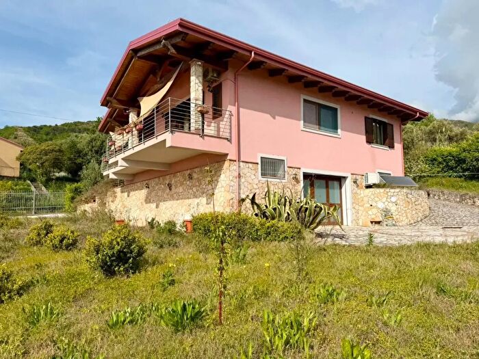 Casa quadrilocale in vendita in Contrada Piano delle Donne, Belvedere Marittimo