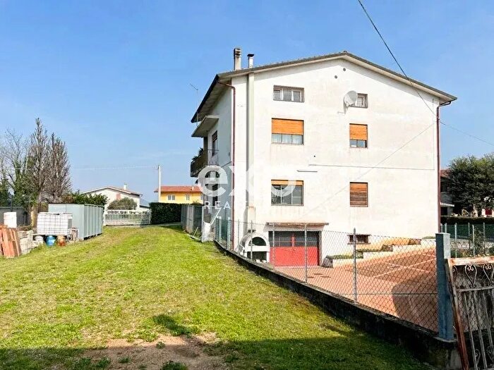 Casa con 12 locali in vendita in Caerano Di San Marco