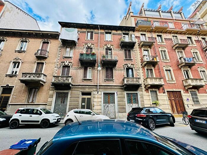 Appartamento trilocale in vendita in Via Verzuolo Torino, Torino