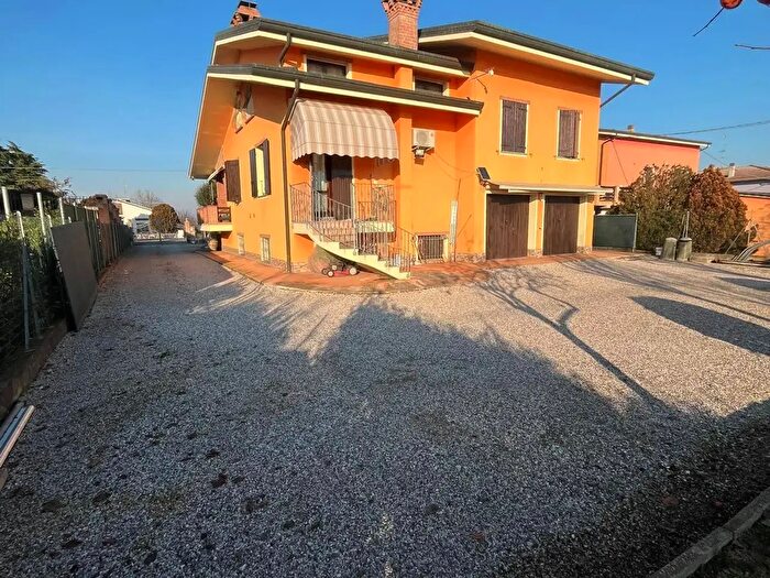 Casa con 8 locali in vendita in Via Virgiliana Pilastri, Bondeno