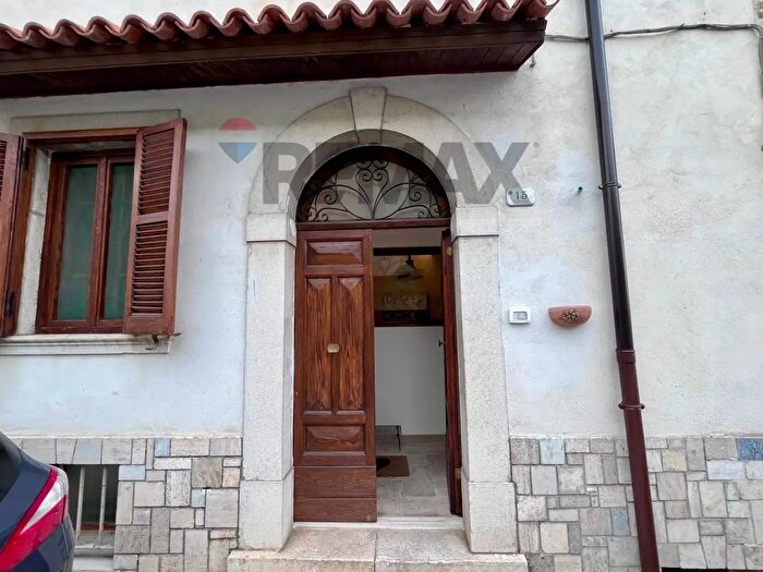 Casa con 9 locali in vendita in Via della Vittoria, Civitella Alfedena