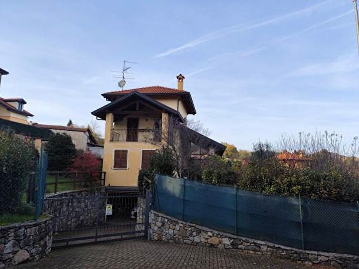 Casa con 5 locali in vendita in Via Maglio, Oleggio Castello