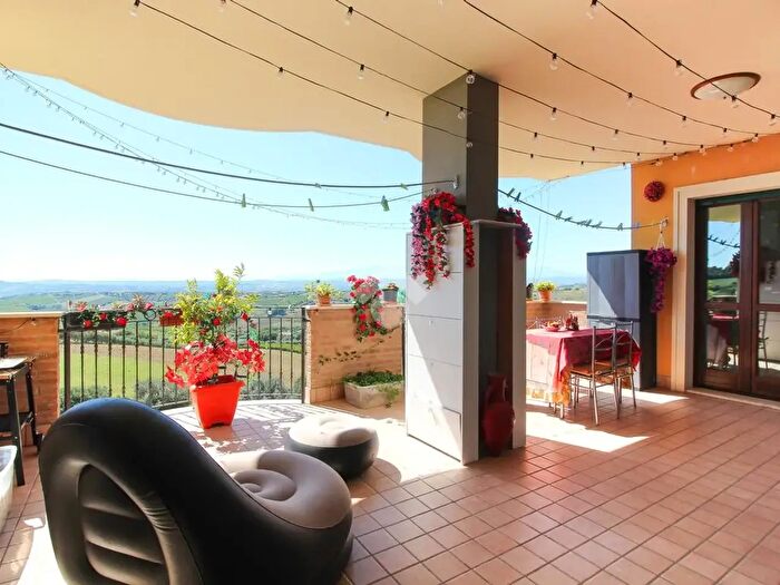 Appartamento trilocale in vendita in Contrada SantAngelo, Colonnella