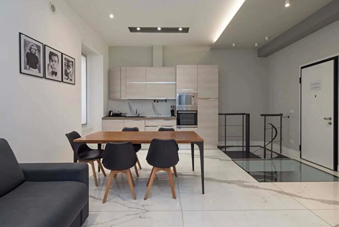 Appartamento monolocale in affitto in Via della Moscova, Milano