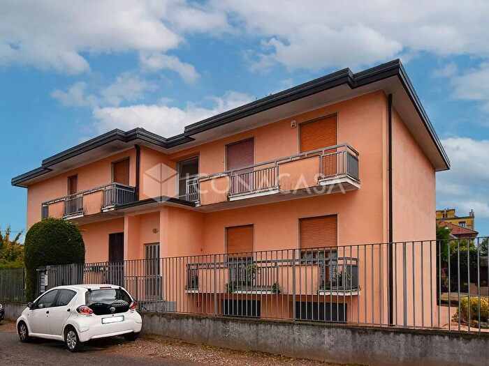 Appartamento trilocale in vendita in Via Olona, Canegrate