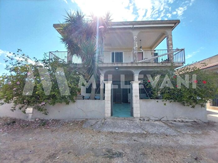 Appartamento con 6 locali in vendita in Via dei Gioggioli, Ispica