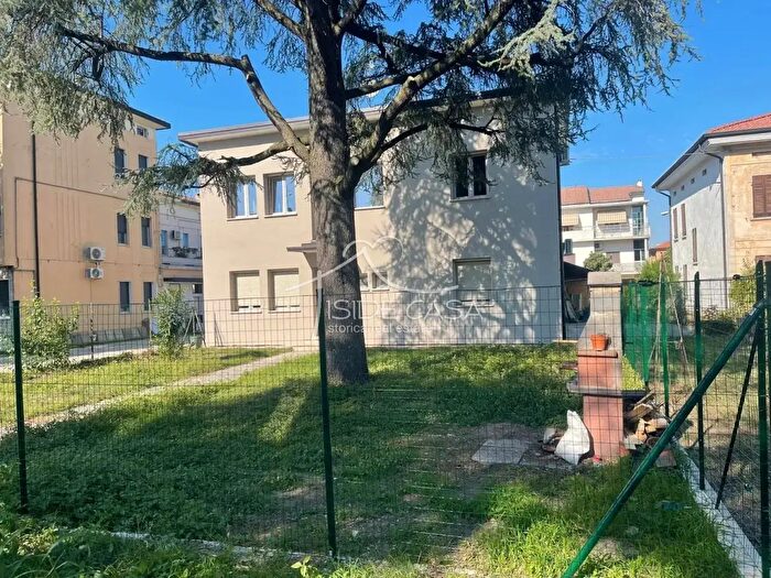 Appartamento con 5 locali in affitto in Via Antonio Possevino, Mantova