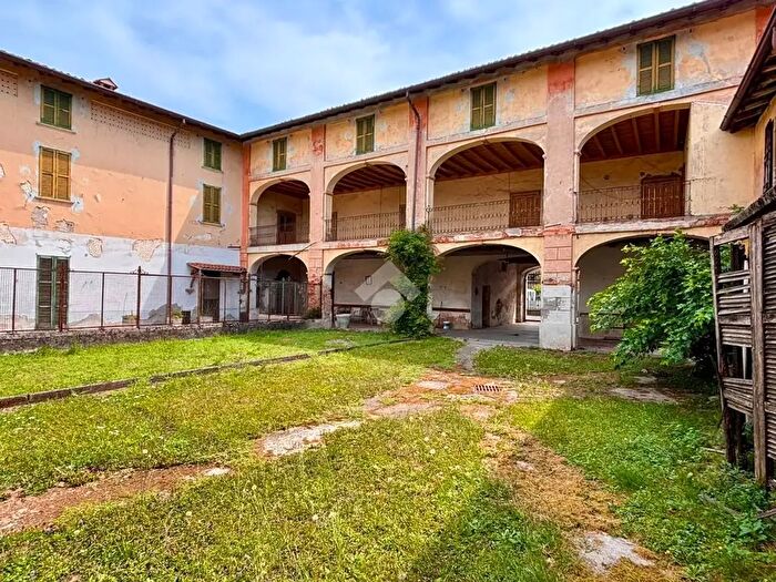 Casa con 20 locali in vendita in Via Alessandro Manzoni, Castel Rozzone
