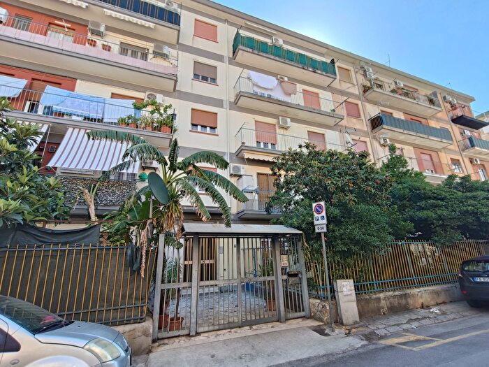 Appartamento quadrilocale in vendita in Via Badia b, Palermo