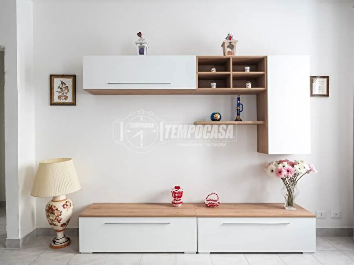 Appartamento bilocale in vendita in Via Novembre, Giussano