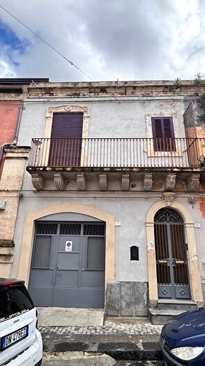 Casa con 7 locali in vendita in Via Cavour, Scordia