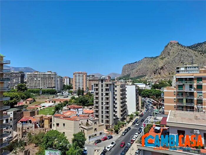 Appartamento con 6 locali in vendita in Palermo