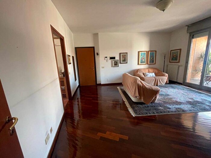 Appartamento quadrilocale in affitto in Villaggio Giardino, Modena