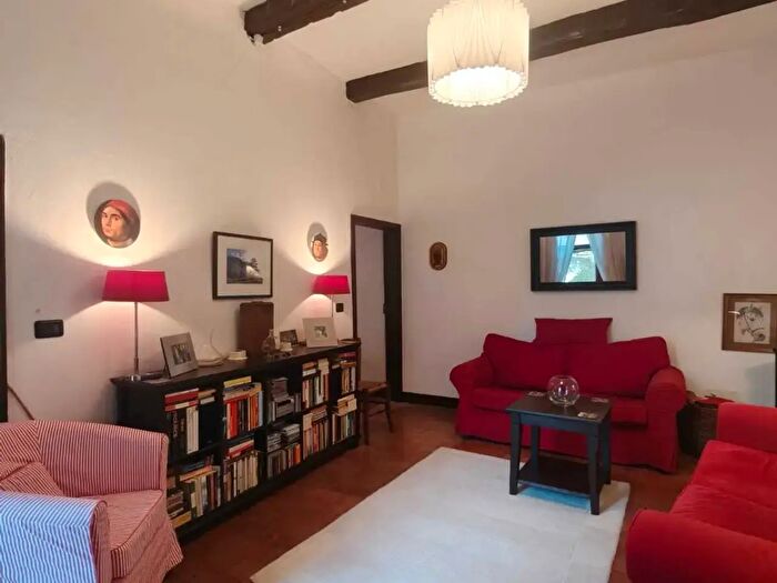 Casa con 9 locali in vendita in Licciana Nardi