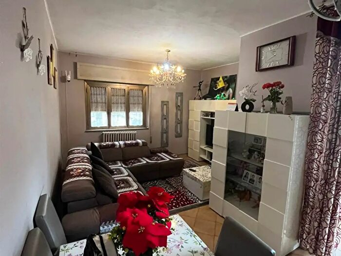 Appartamento con 7 locali in vendita in Via Guido, Suzzara