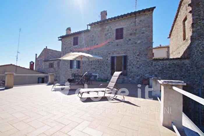 Appartamento con 5 locali in vendita in Via Piave, Radicofani