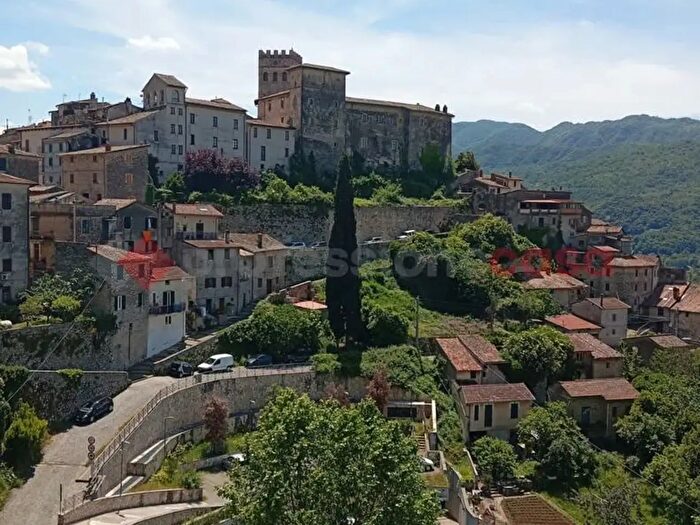 Appartamento con 7 locali in vendita in Via Alessandro Manzoni, Roviano