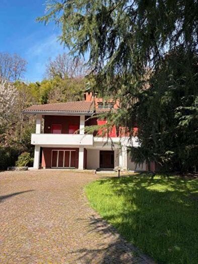 Casa con 6 locali in affitto in VIA CRISPI, Montello, Varese