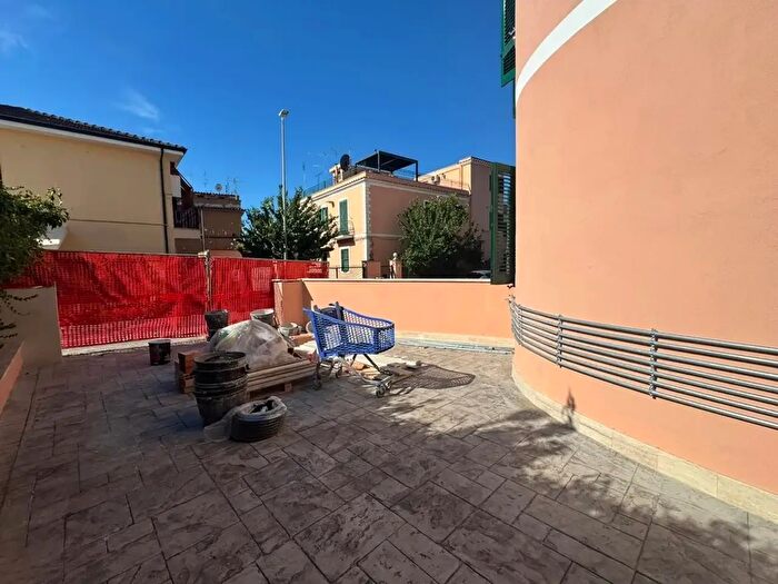 Appartamento trilocale in vendita in Via Lucciano, Roma