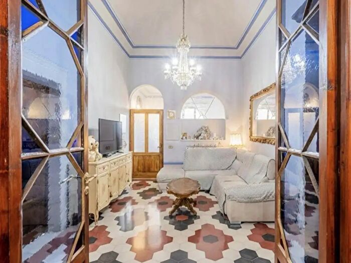 Casa con 13 locali in vendita in San Giuliano Terme