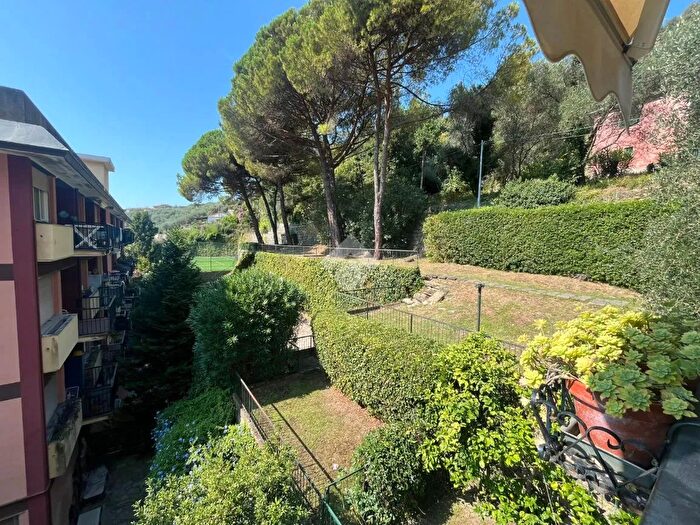 Appartamento trilocale in vendita in Via Fratelli Betti, Rapallo