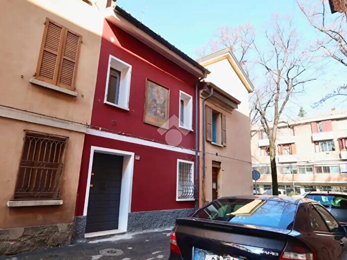 Casa con 5 locali in vendita in Via Mari, Reggio Emilia