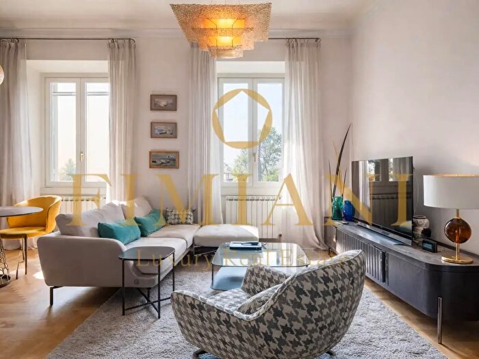 Appartamento con 5 locali in vendita in PZa della Ss Annunziata, Firenze