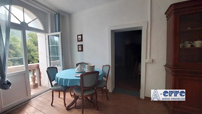 Appartamento trilocale in vendita in Via Garibaldi, Valbrenta