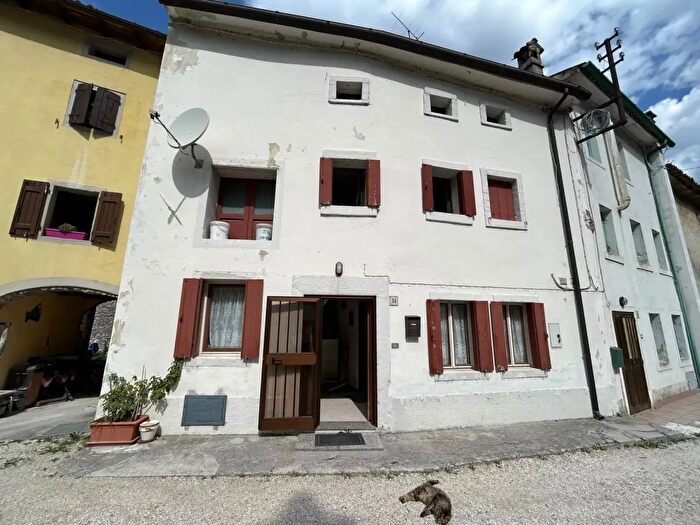 Casa con 6 locali in vendita in Vittorio Veneto