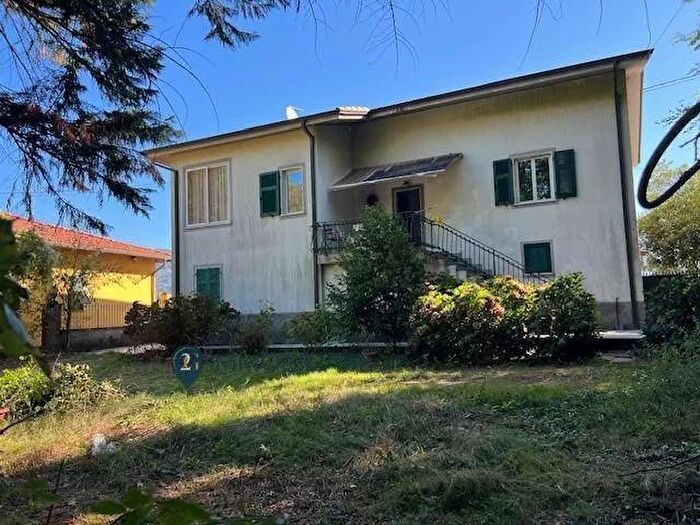 Casa quadrilocale in vendita in Via I Maggio, Follo