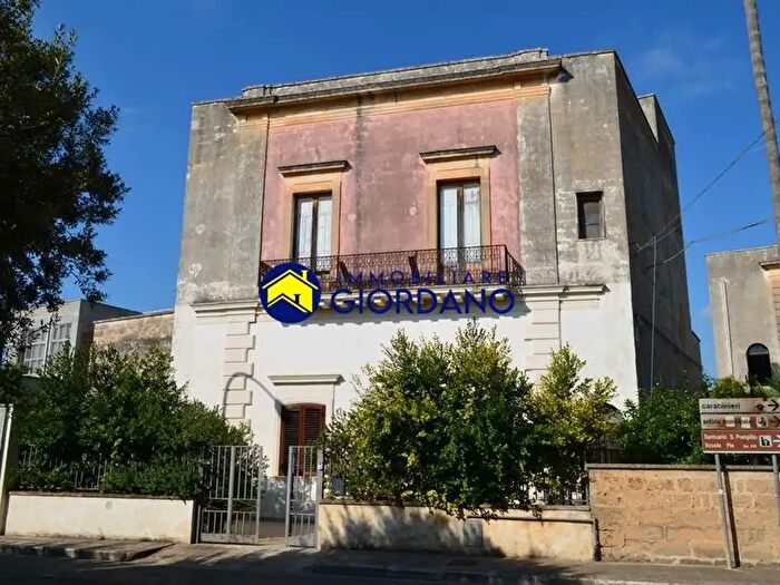 Casa quadrilocale in vendita in Via Stazione, Campi Salentina