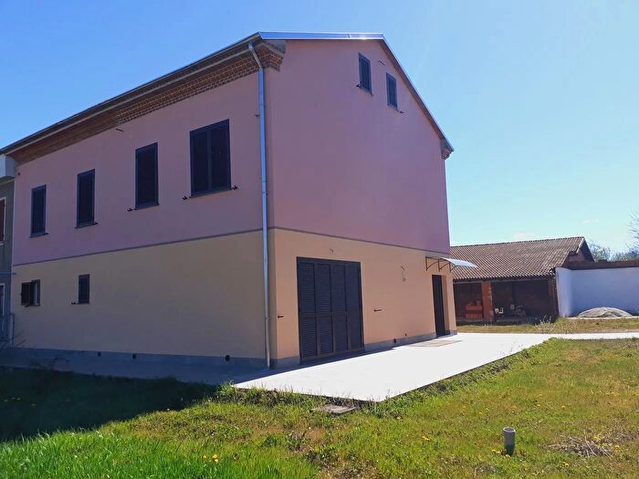 Casa con 5 locali in vendita in Acqui Terme