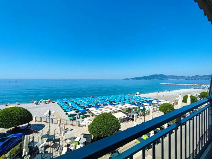 Appartamento bilocale in affitto in Corso Valparaiso No Number, Centro, Chiavari