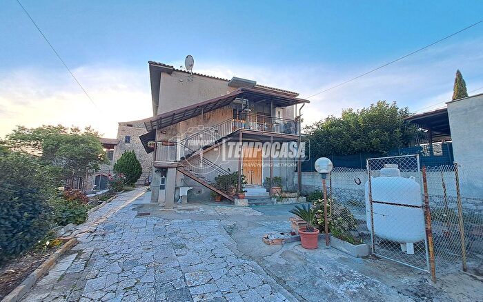 Appartamento quadrilocale in vendita in Via Cimitero, Terracina