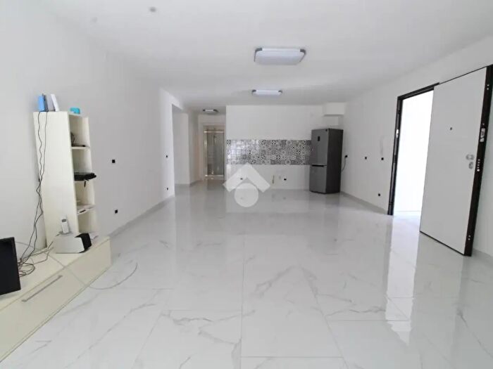 Casa trilocale in vendita in Via Crescenzo Esperti, Caserta