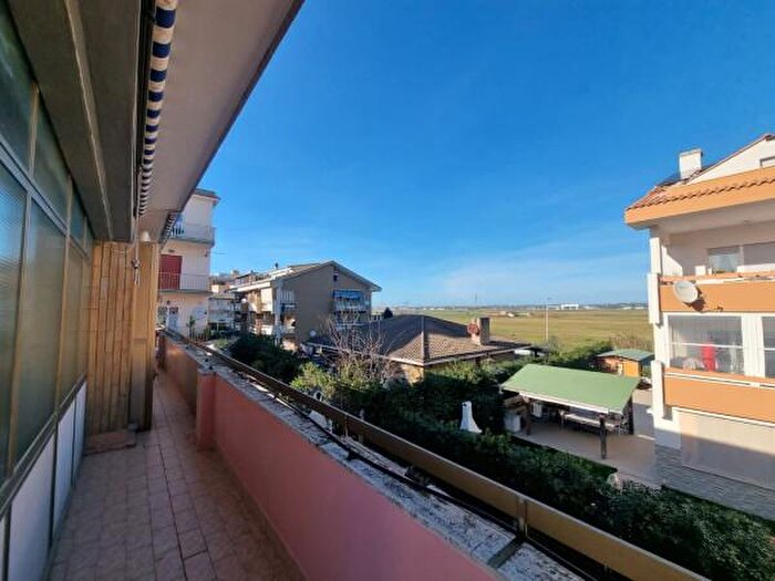 Appartamento trilocale in vendita in Via Rumenia, Pomezia