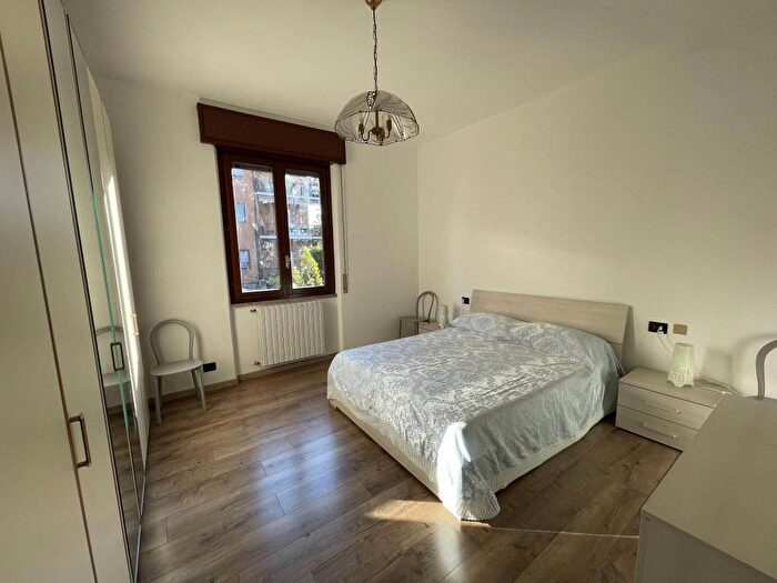 Appartamento trilocale in affitto in Via Oratorio, Centro, Pero