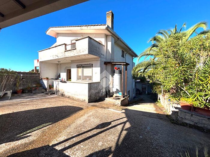 Casa con 7 locali in vendita in Via Laviniense, Lanuvio