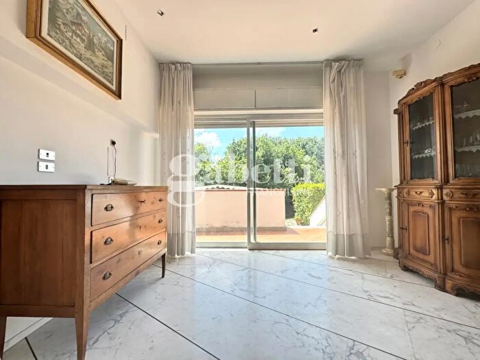 Casa con 5 locali in vendita in Via Pistoiese, Firenze