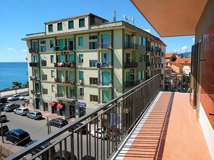 Appartamento quadrilocale in affitto in Via FCaracciolo, Catanzaro