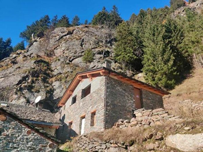 Casa trilocale in vendita in Chiareggio, Chiesa In Valmalenco