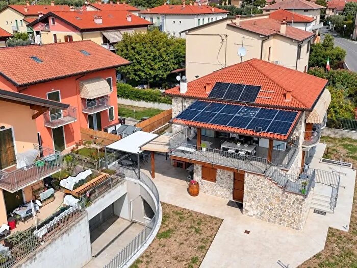Casa con 7 locali in vendita in Via Giovanni XXIII, Mezzane Di Sotto