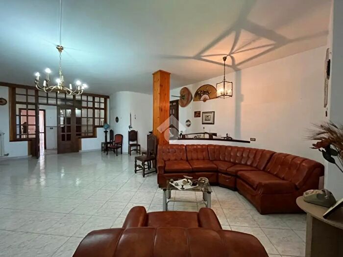 Appartamento con 5 locali in vendita in Via Crocefisso, San Potito Ultra