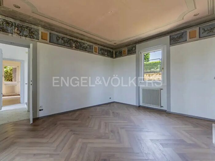 Casa con 13 locali in vendita in Viale Rimembranze, Soriso