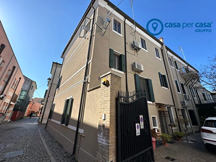 Casa con 6 locali in vendita in Via Terranova, Adria