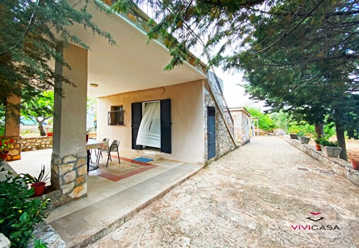 Casa trilocale in vendita in Strada Comunale San Domenico Putignano, Putignano