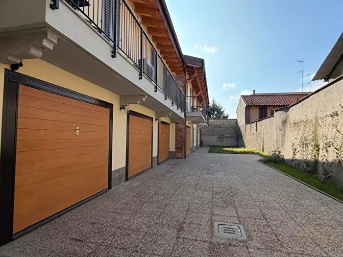 Appartamento trilocale in affitto in Piazza Cinque Giornate, Abbiategrasso