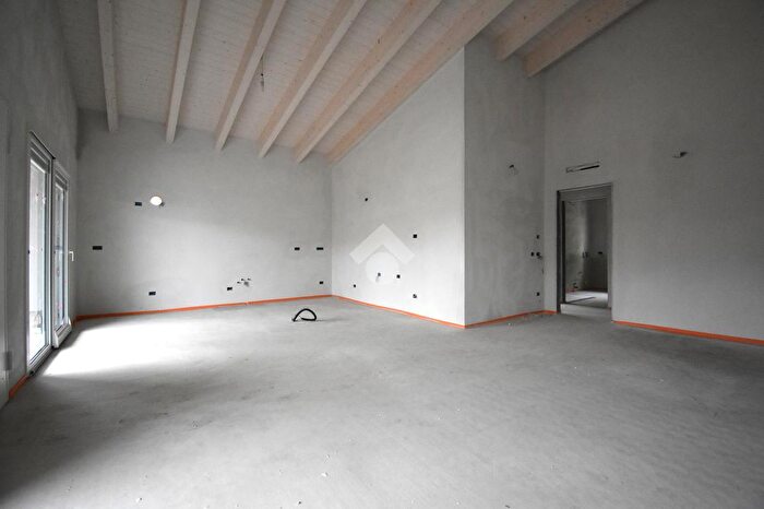 Casa quadrilocale in vendita in Via Bernardo Ordanino, Castiglione Delle Stiviere