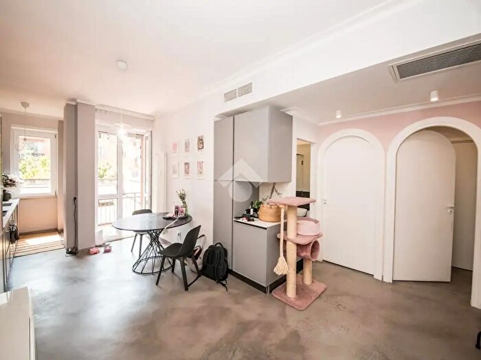 Appartamento trilocale in vendita in Via Casoretto, Milano